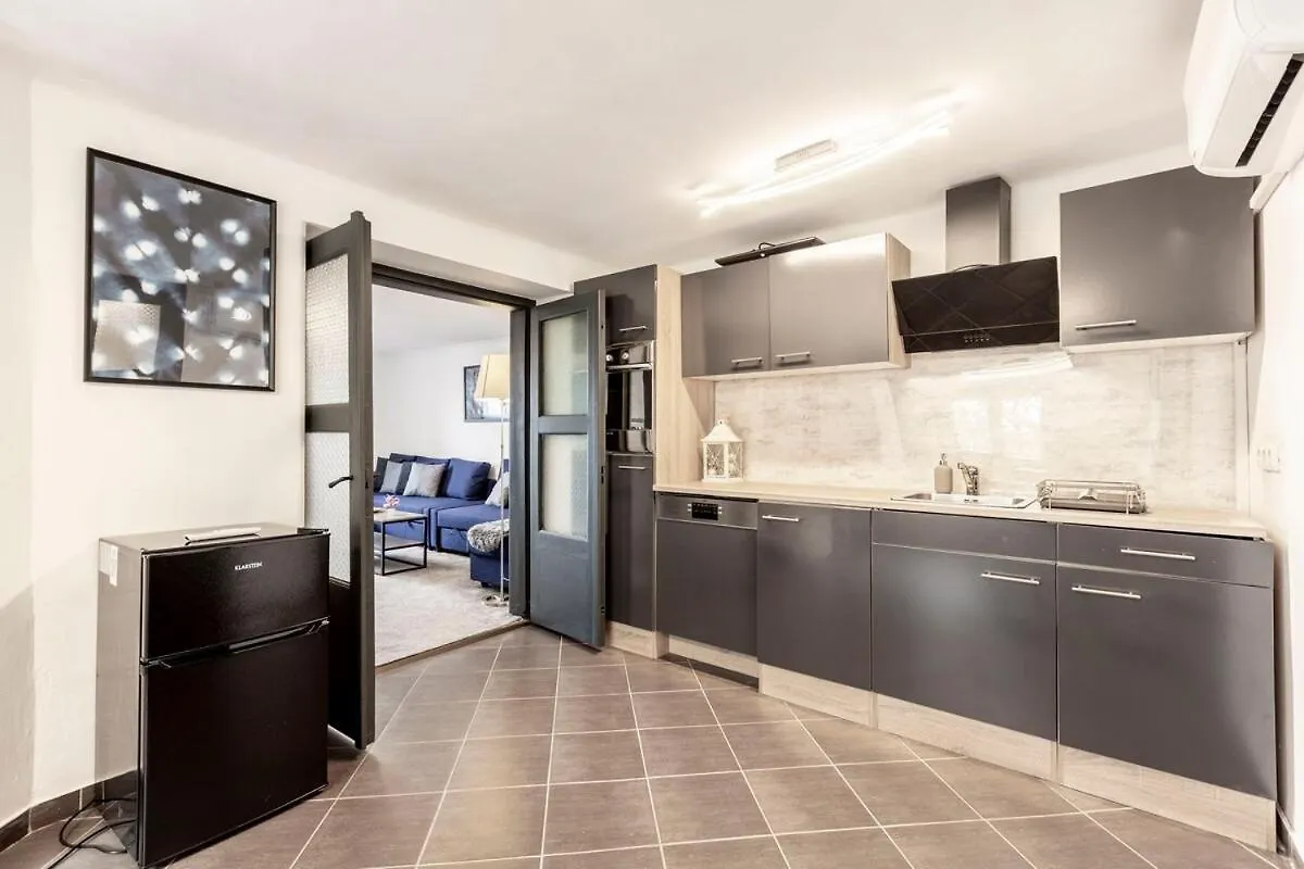 Deluxe Apartment Heroes Square Budapest 0*,  Hungary